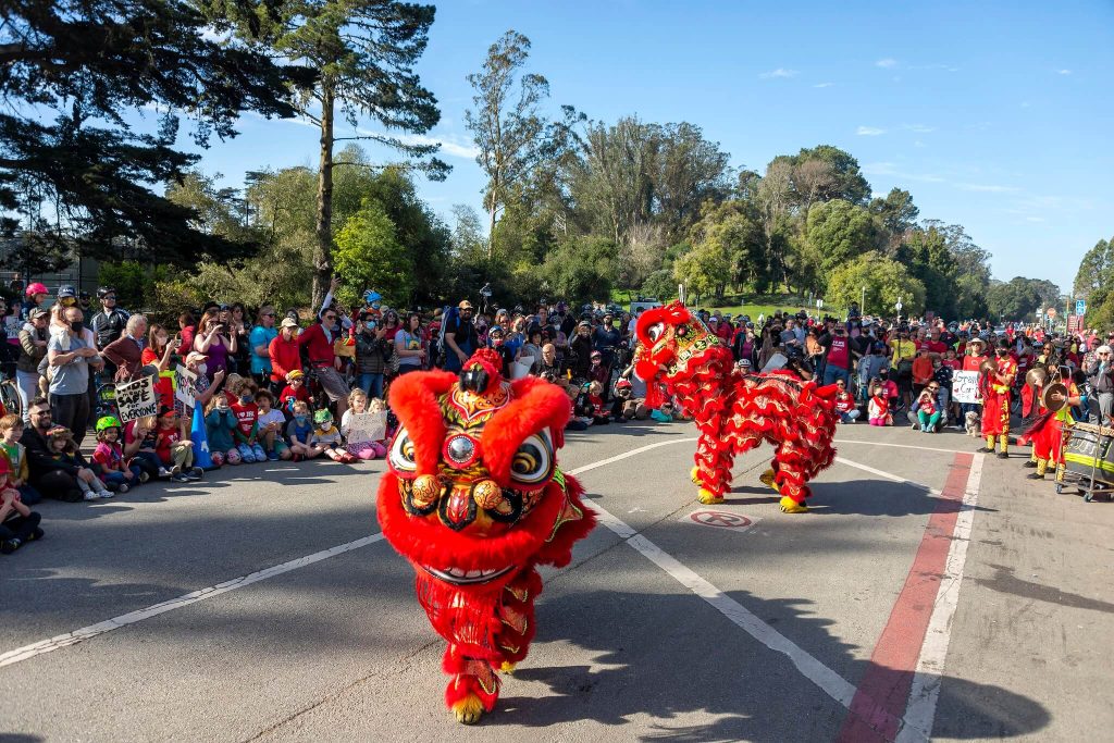 Dragon dancers at the February 12 rally. Photo by Sergio Ruiz.