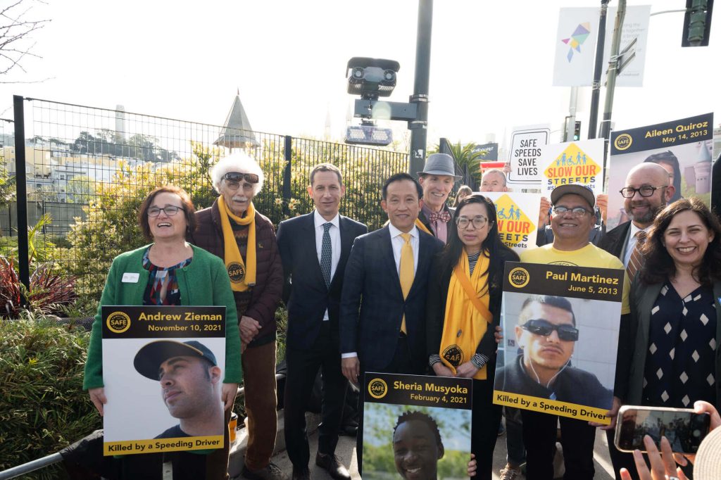 Walk SF Executive Director Jodie Medeiros, Mayor Daniel Lurie, and City Attorney David Chiu posing with Families for Safe Streets members. Photo by William McLeod.